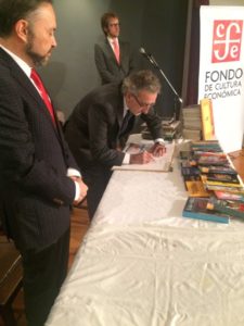 Histórico acuerdo de donación de libros para las “Escuelas México” 2