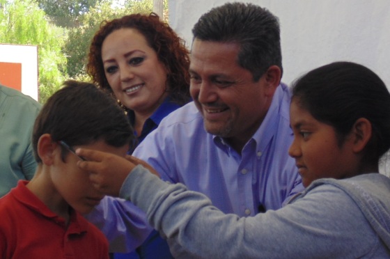 Entregan lentes del programa Ver Bien para Aprender Mejor