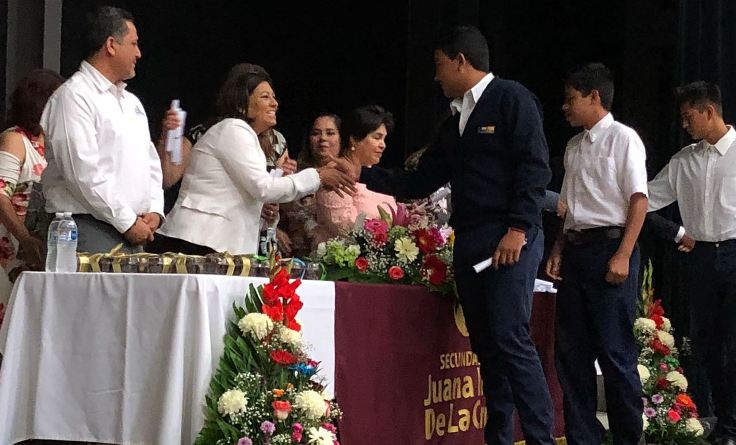 Reconoce Gobierno Municipal a egresados de la Secundaria Sor Juan Inés de la Cruz