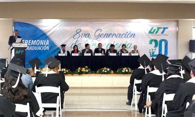 Realiza Gobierno del Estado ceremonia de graduación de Ingenieros de la UTT