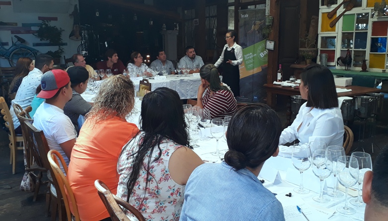 Imparte Gobierno del Estado curso sobre degustación de vinos de mesa en Tecate