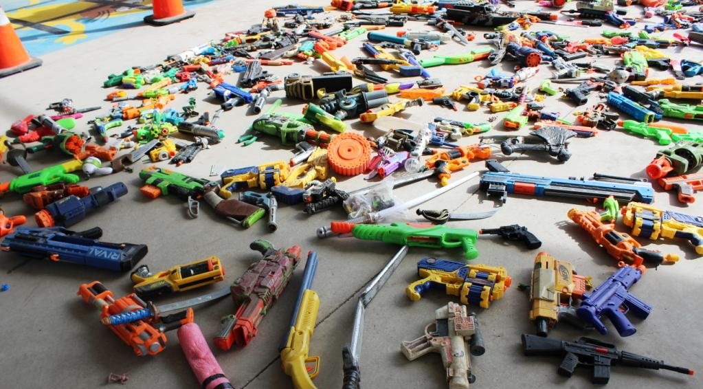 Armas de juguete o juegos de video violentos pueden dañar la conducta de los menores: SSPE
