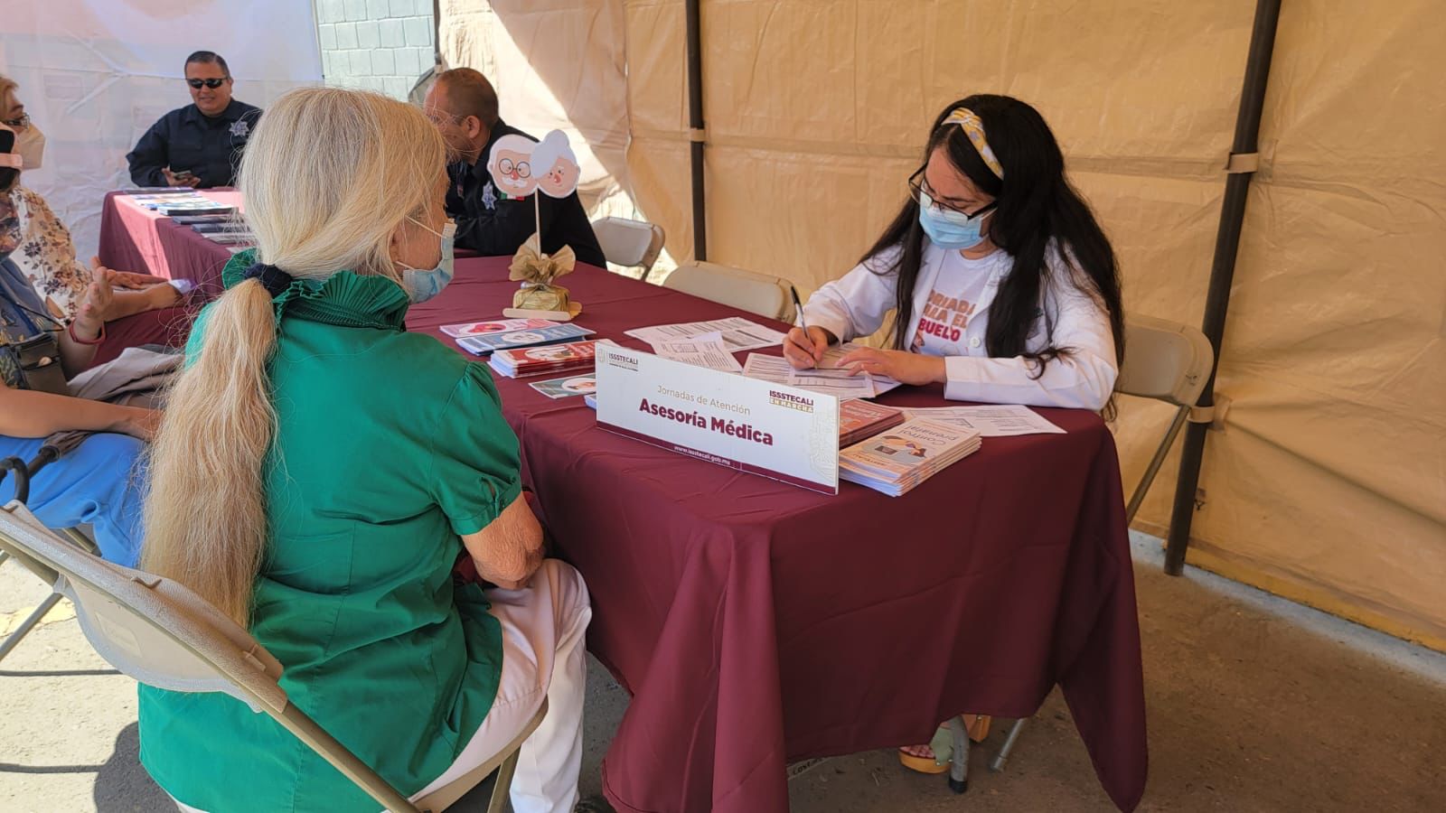 Realiza ISSSTECALI jornada de salud para personas adultas mayores