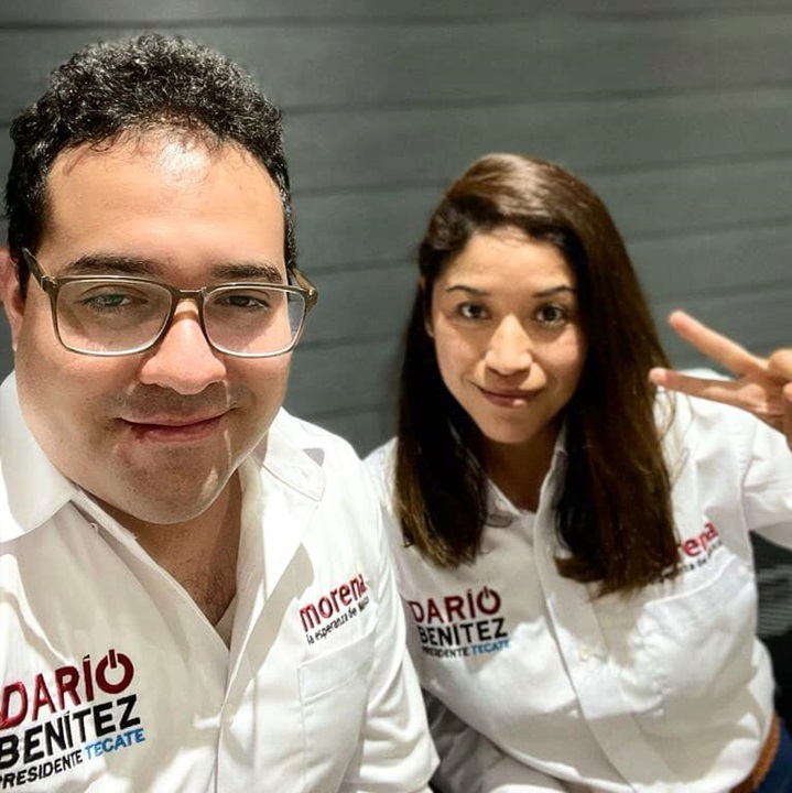 Darío Benítez recibiendo a Natalia Hernández en su equipo de campaña.