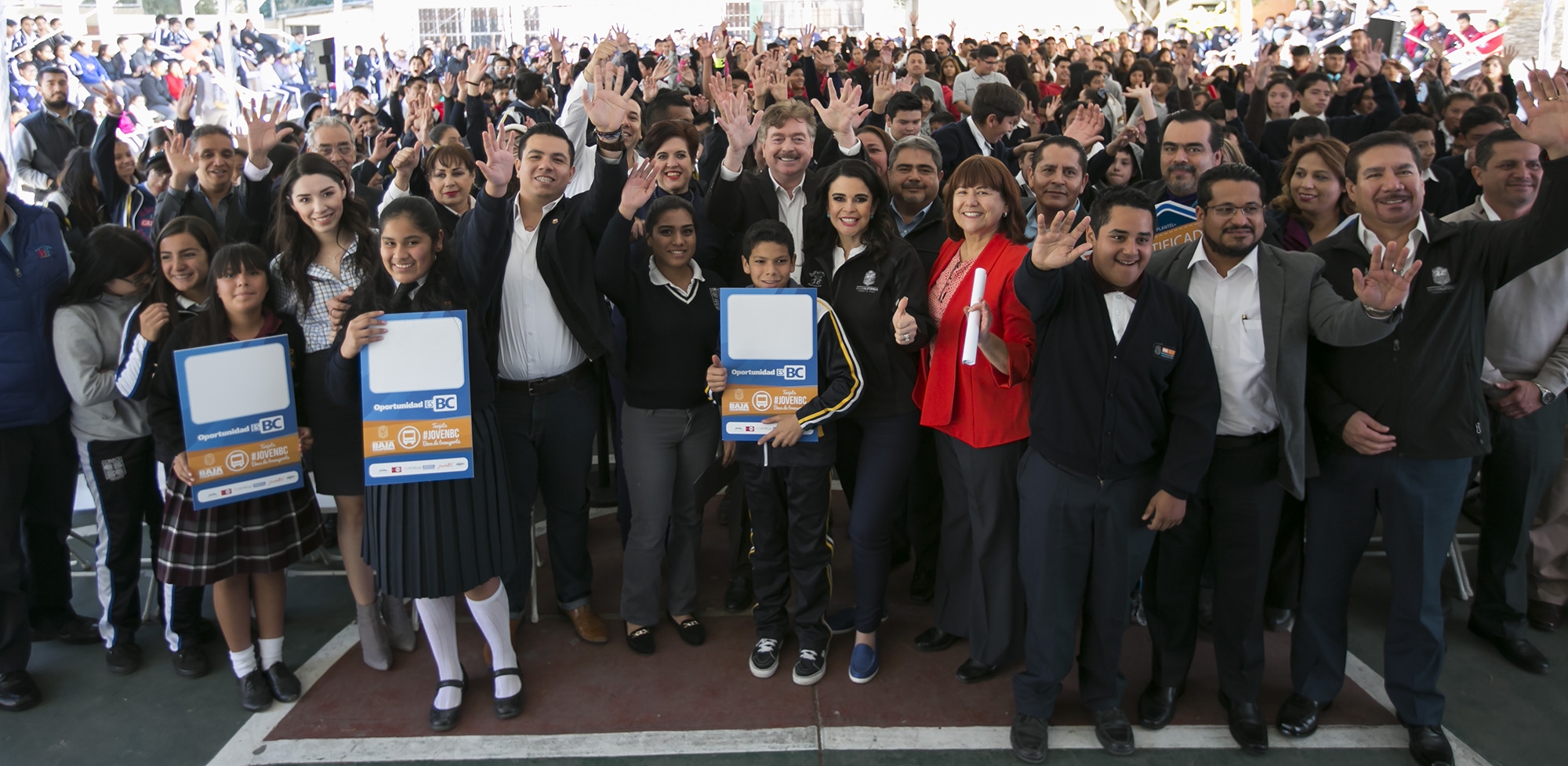 Becas de transporte a estudiantes y certificaciones “Hoy joven seguro” en Tecate