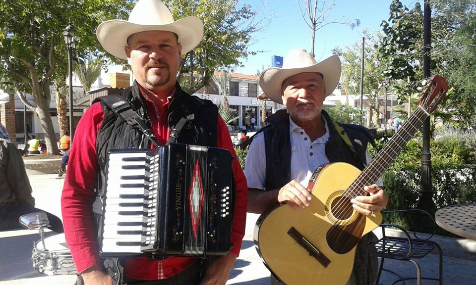 Músicos: parte de la magia tecatense