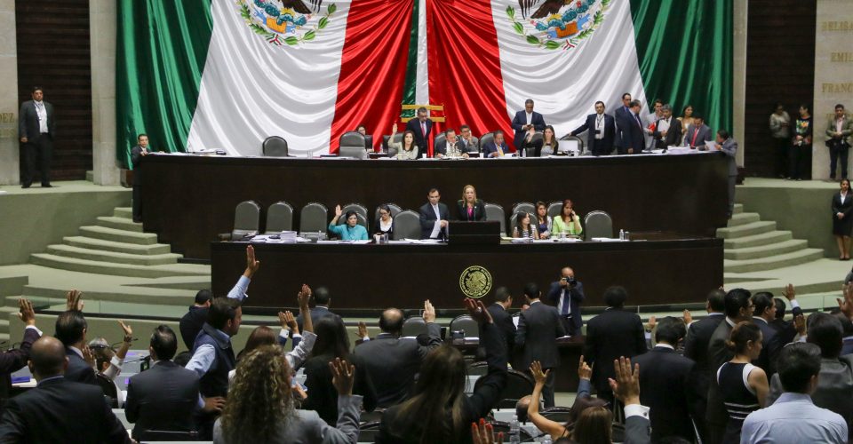 Recibirán más de 280 mil pesos diputados a pesar de rechazo de bono navideño