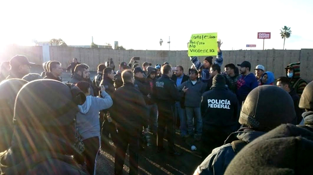 Retoman manifestación en planta de PEMEX Rosarito