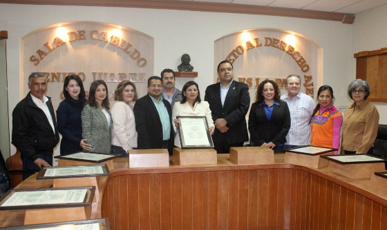 Presidente del Congreso del Estado entrega bando solemne a cabildo local