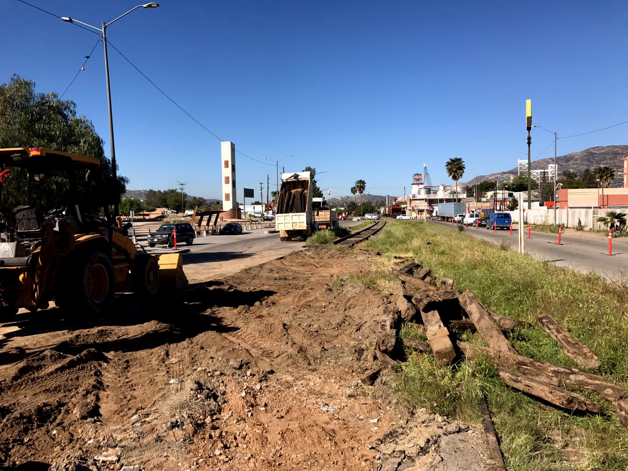 Rehabilitan vía férrea en Tecate