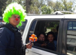 Policía Municipal regala sonrisas menores tecatenses