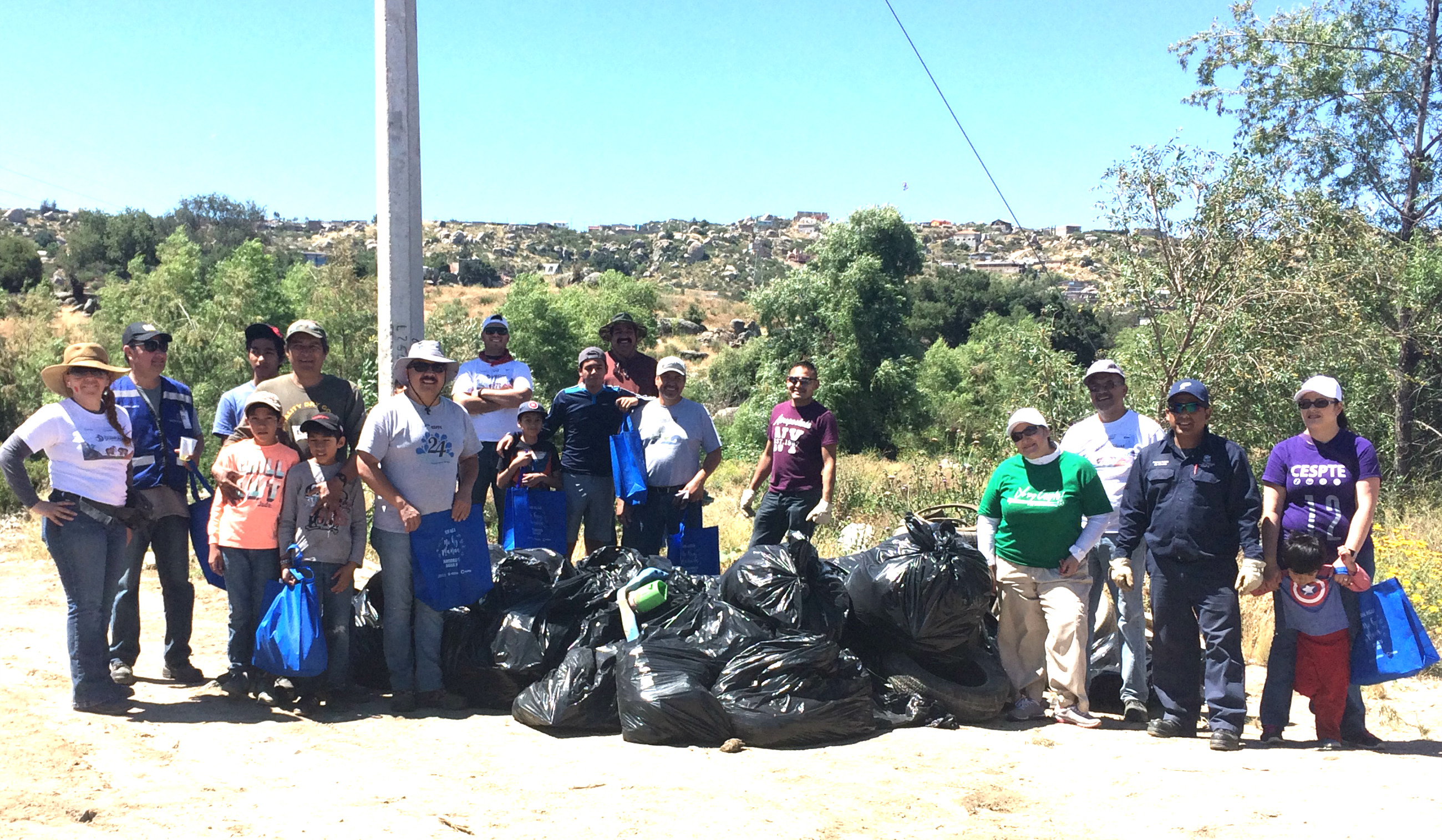 Contribuye CESPTE en limpieza del cauce del Río Tecate