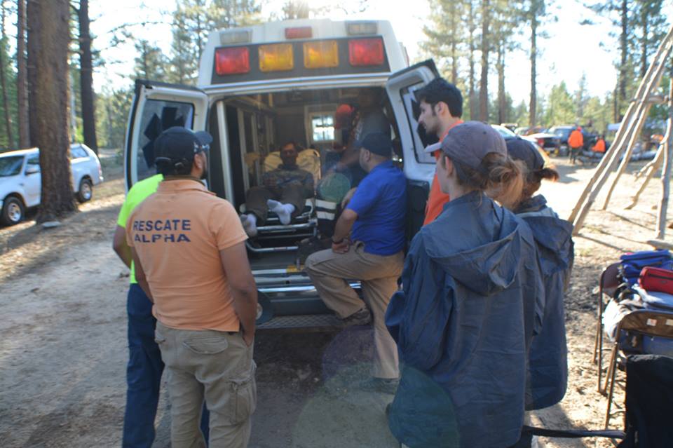 Rescatan a senderistas estadounidenses en Picacho del Diablo