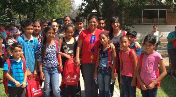 Entrega Ayuntamiento más de 500 mochilas y útiles escolares