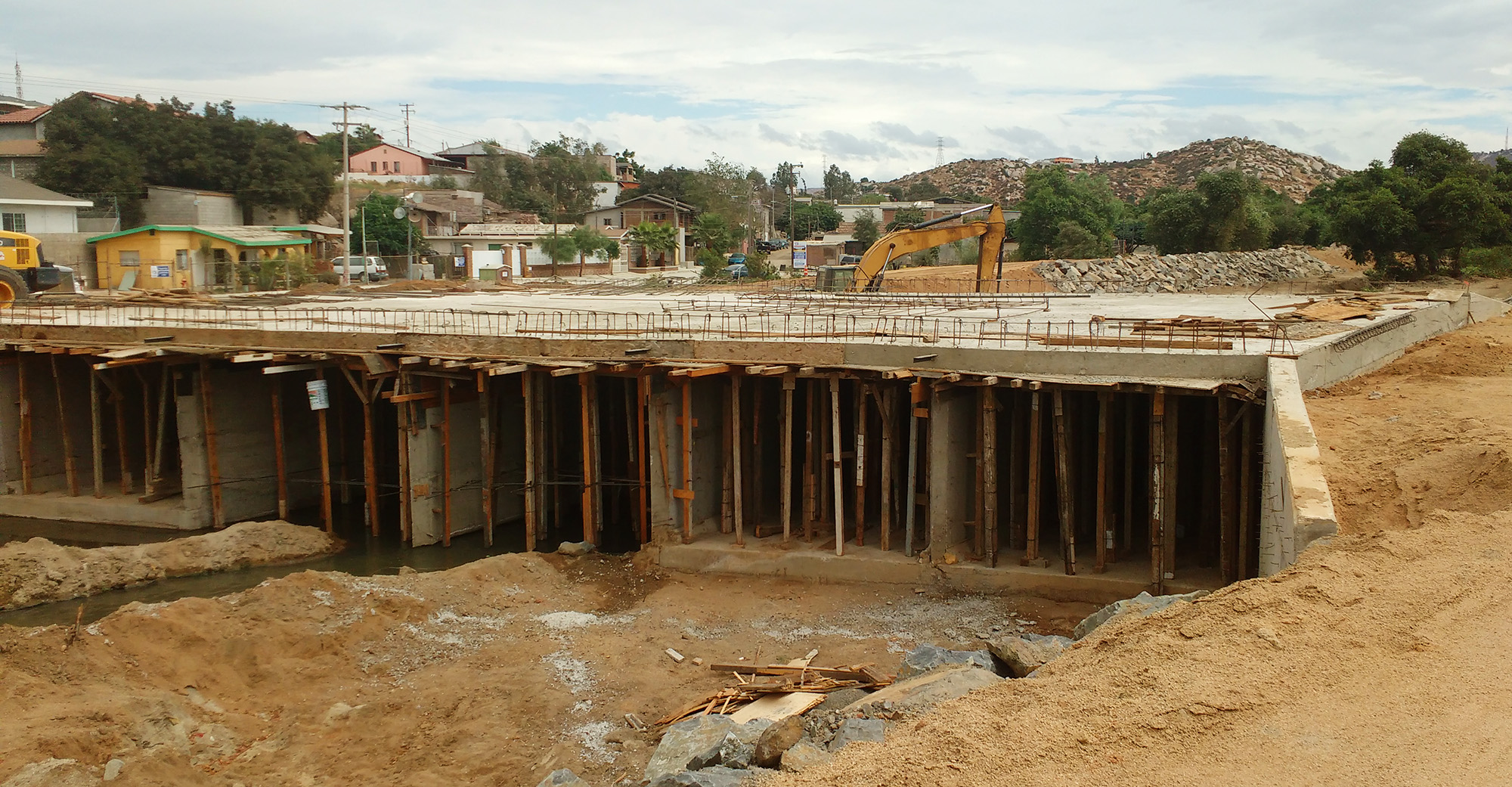 Registra 61% de avance puente “Rincón Tecate”