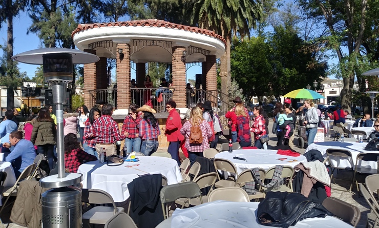 Al ritmo de música y deliciosa gastronomía, más de 300 visitantes disfrutaron de las bondades del Pueblo Mágico de Tecate