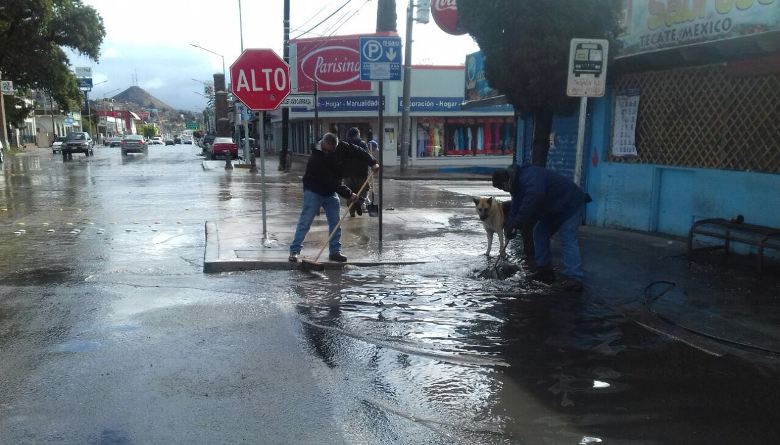 Obras Públicas del Ayuntamiento realiza limpieza de redes pluviales
