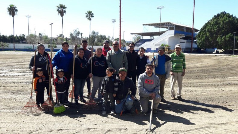 De la mano de deportistas IMDETE rehabilita campo de sóftbol