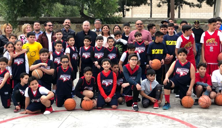 Ayuntamiento entrega espacio deportivo para practicar Básquetbol