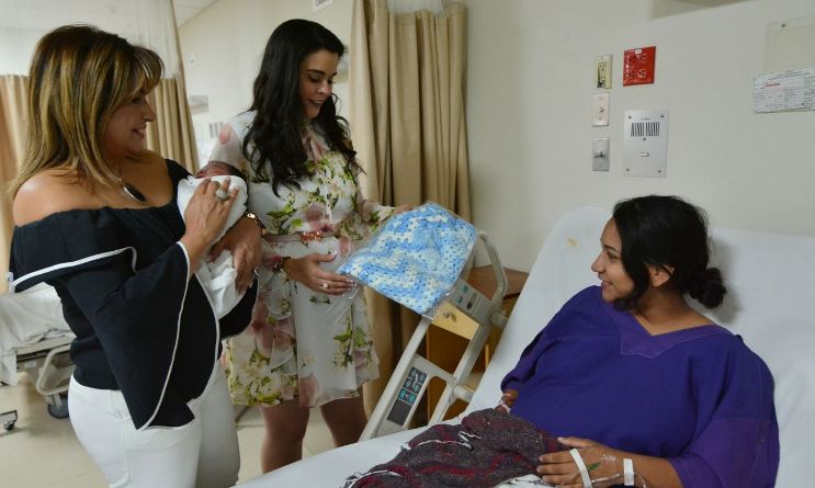 Visita presidenta de DIF Baja California a mamás del Hospital Materno Infantil