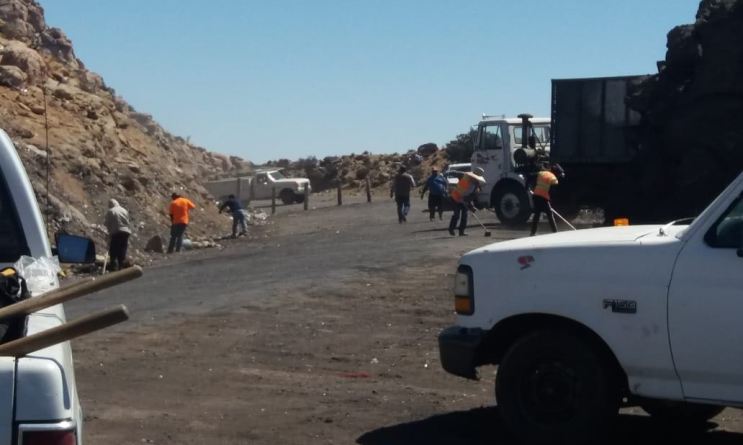 Limpian antiguo camino de la Rumorosa