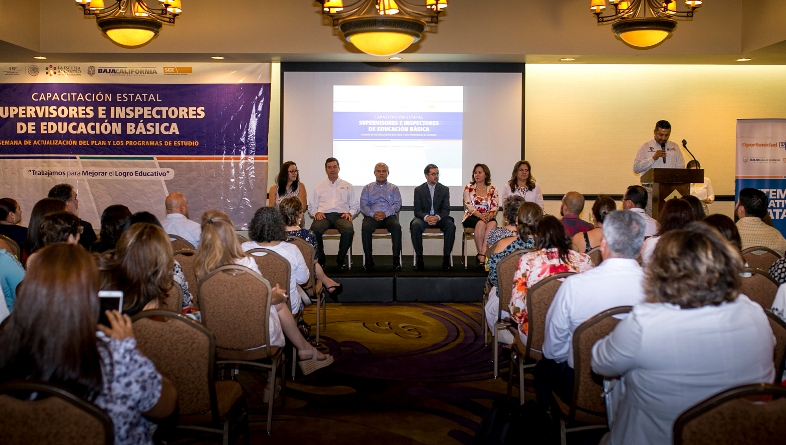 Inauguran reunión de personal docente para preparación del ciclo escolar 2018-2019