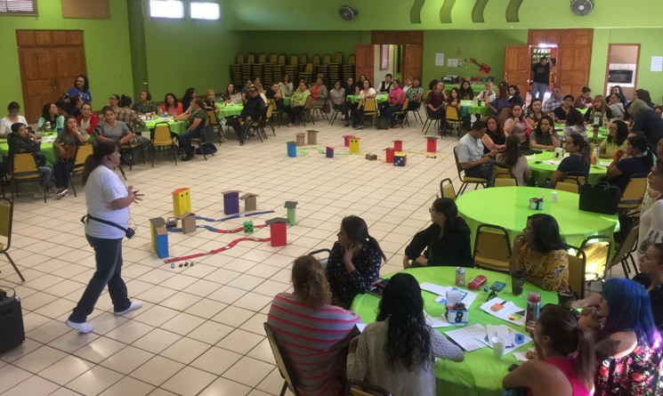 Educadoras participan en el taller Pensamiento Matemático