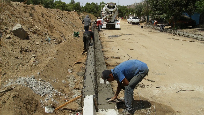 Realiza Gobierno del Estado trabajos de pavimentación en el Fraccionamiento Rincón Tecate