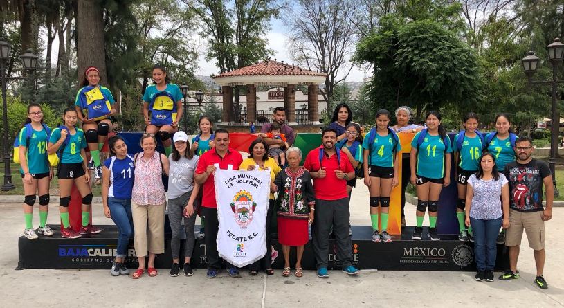 Alcaldesa abandera a selectivo femenil de voleibol; representarán a Baja California en torneo nacional en Irapuato