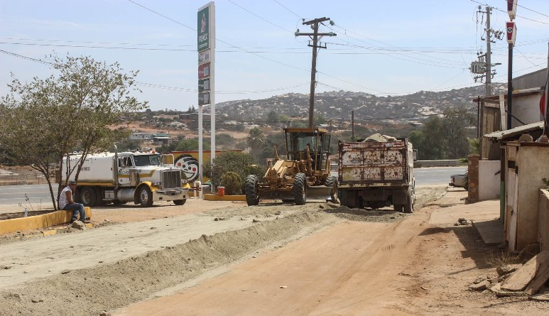 Preparan trabajos de pavimentación de carretera alimentadora en Cerro Azul