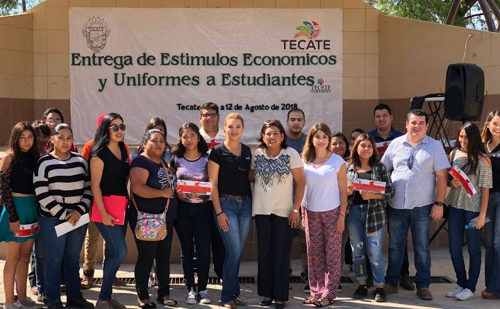 Gobierno Municipal beca a estudiantes de preparatoria y universidad