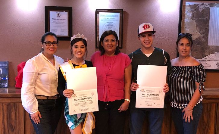 Reconocen a destacados jóvenes tecatenses