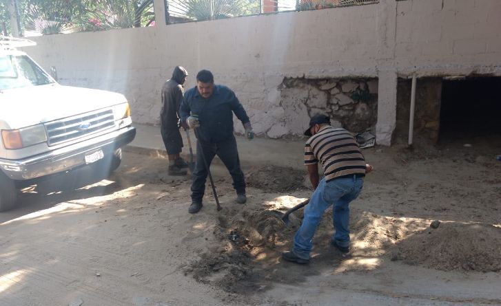 Obras Públicas realiza desazolve y limpieza de pluviales