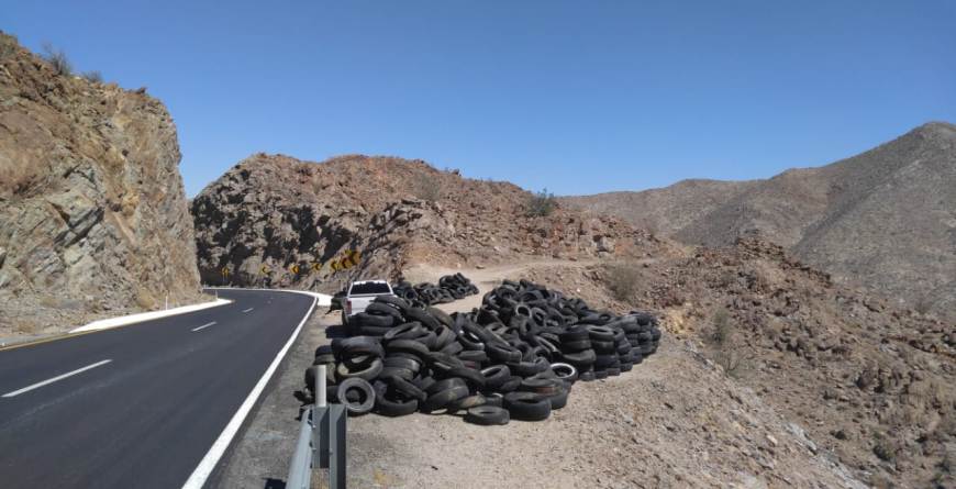 Realiza Gobierno del Estado retiro de llantas en la autopista La Rumorosa