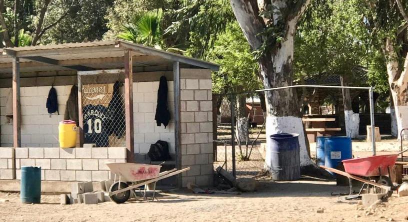 Llevan un 60% de avance en los trabajos de rehabilitación del campo de béisbol en Valle de las Palmas