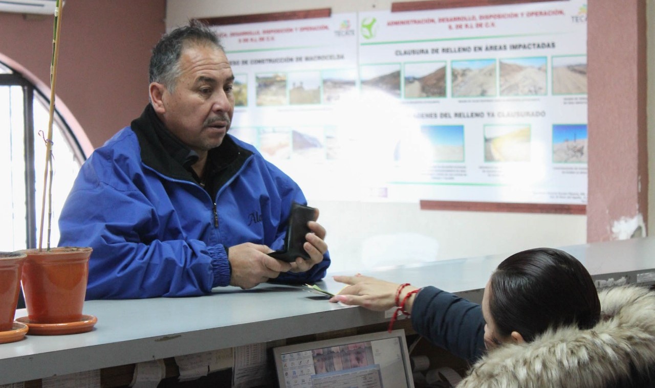 Cumplen tecatenses con el pago de impuesto predial