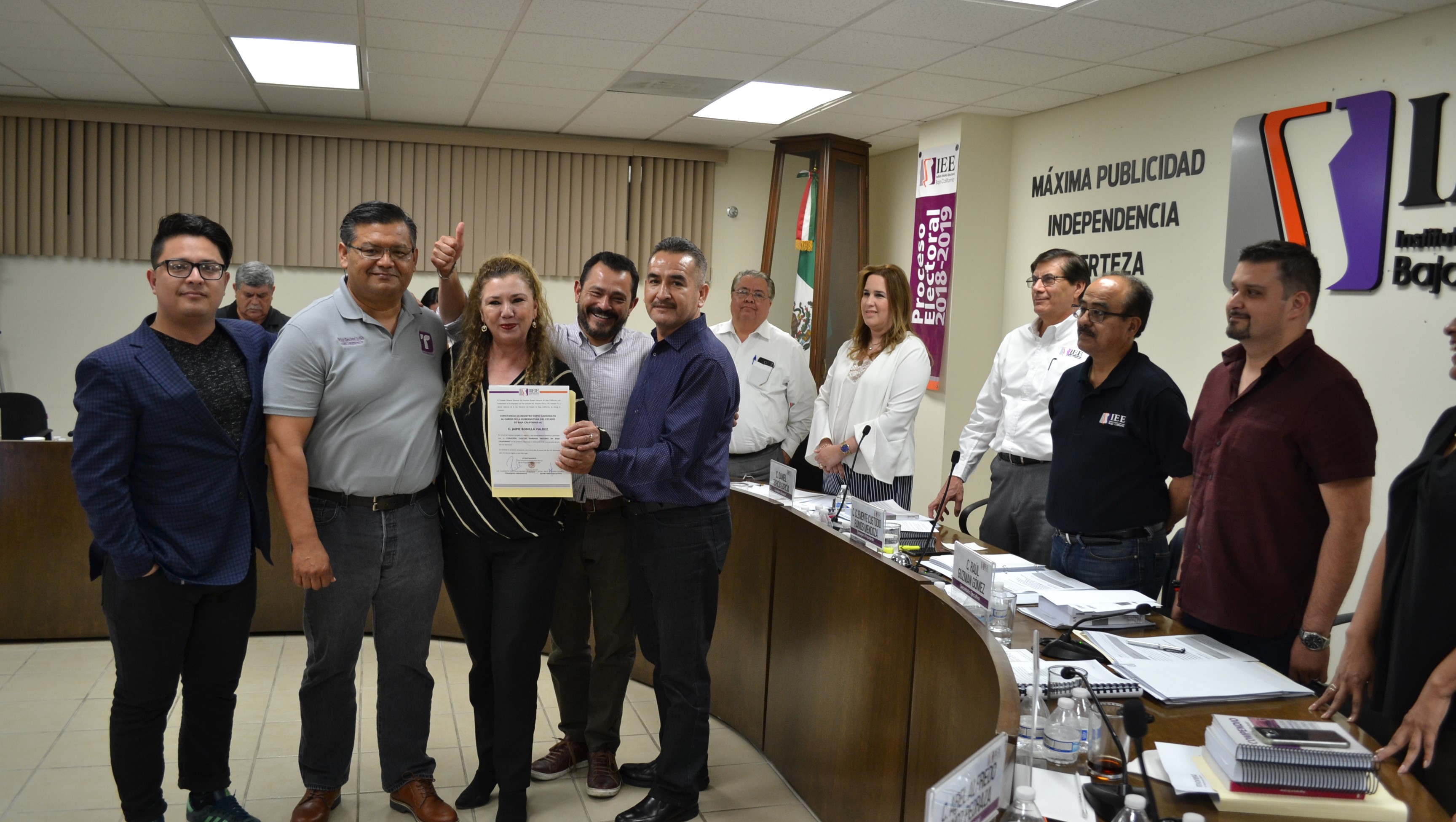 Consejo General del IEEBC entrega constancia de registro a los seis candidatos a la gubernatura