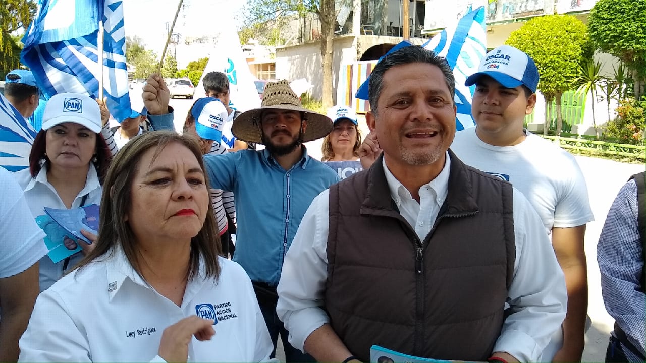 Con recorrido casa por casa, inician campaña Lucina Rodríguez y Mário Benítez.