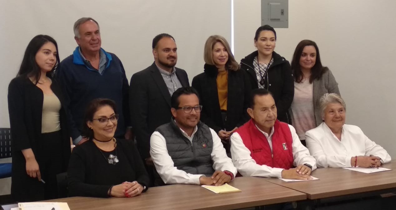 Se reúne Javier Urbalejo con comerciantes de Tecate