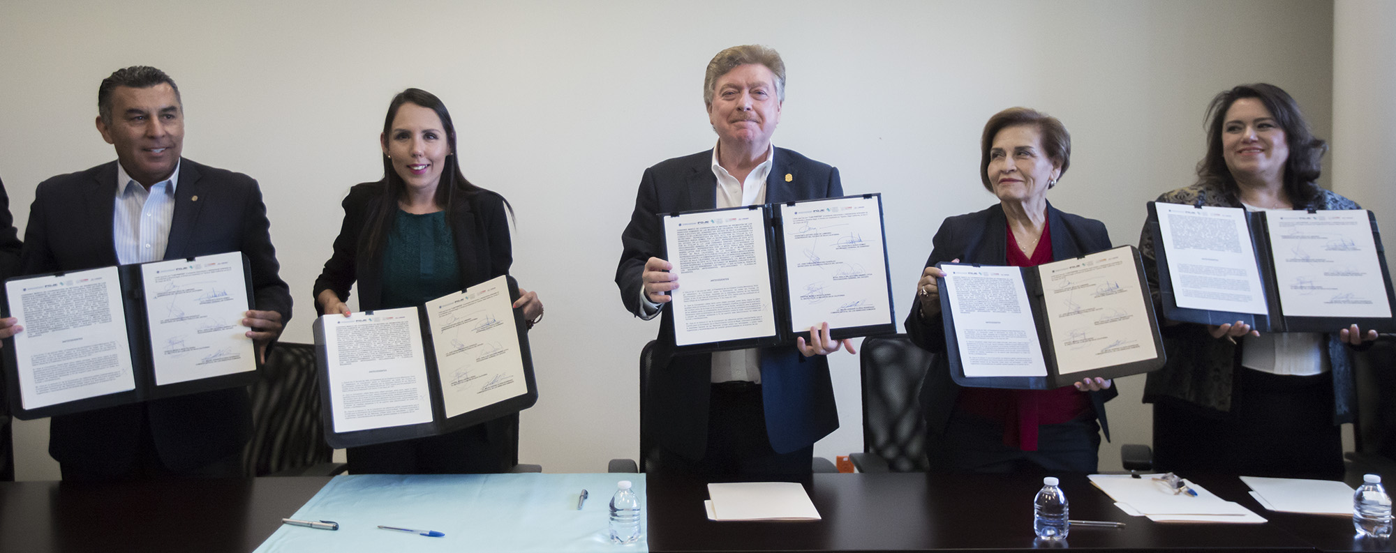 Atestigua Gobernador Kiko Vega firma de convenio en favor de los derechos humanos de mujeres y la erradicación de la violencia de genéro