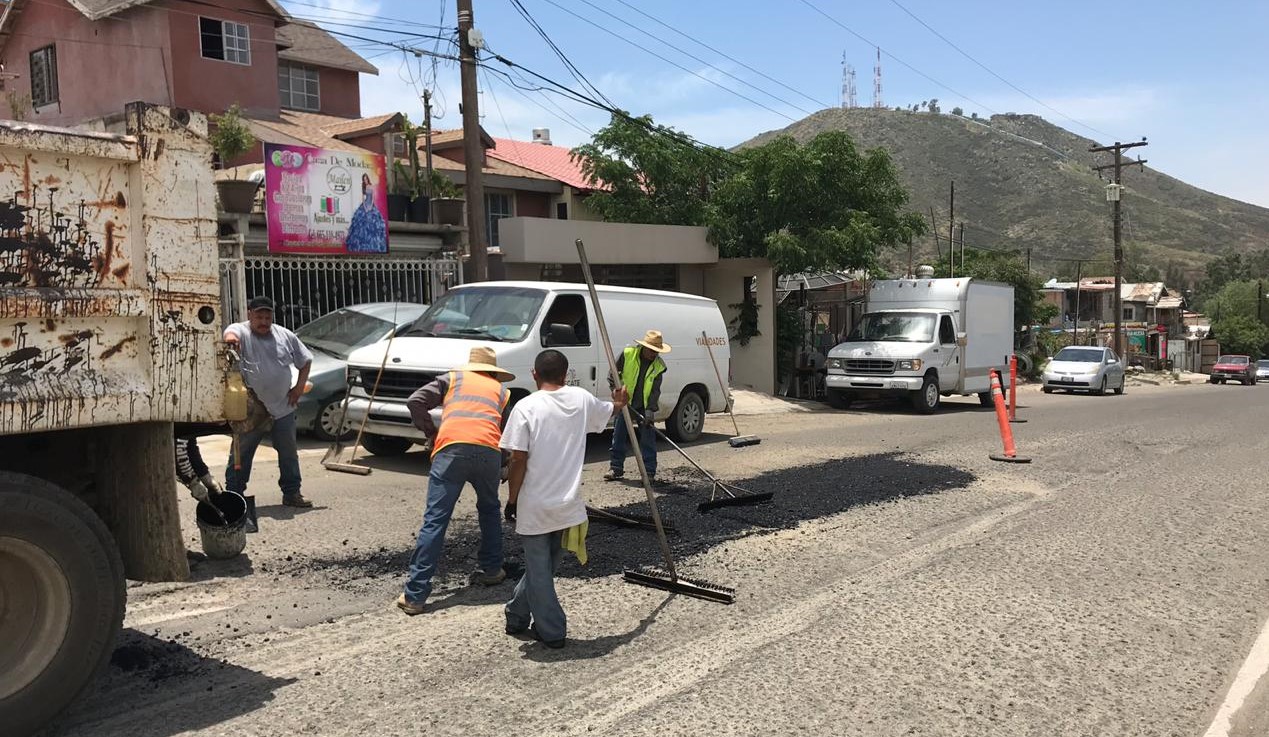 LLEVAN PROGRAMA DE BACHEO A LA BELLAVISTA, CUCAPAH Y CALZADA CORTÉZ