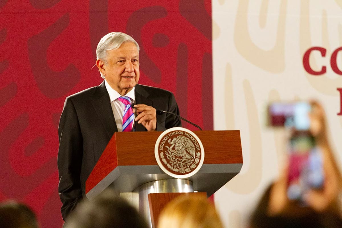 Anuncia AMLO 40 mil empleos para migrantes
