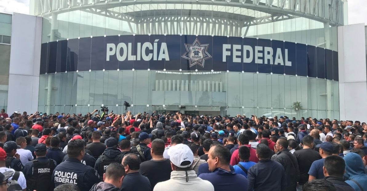 Se manifiestan elementos de la Policía Federal, se niegan a integrar la Guardia Nacional