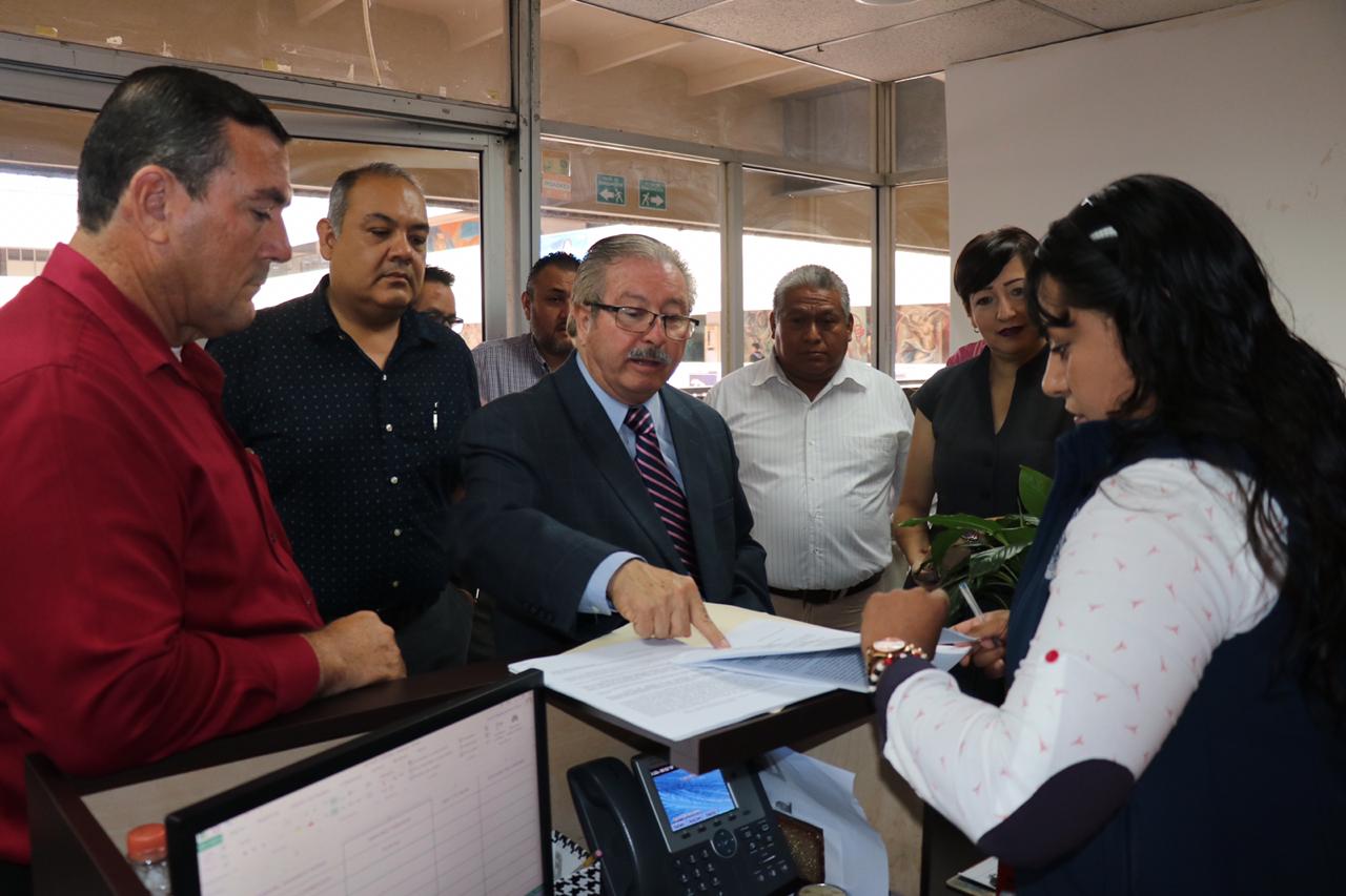 Funcionarios del Ayuntamiento de Tijuana se niegan a recibir solicitudes para proceso de transición