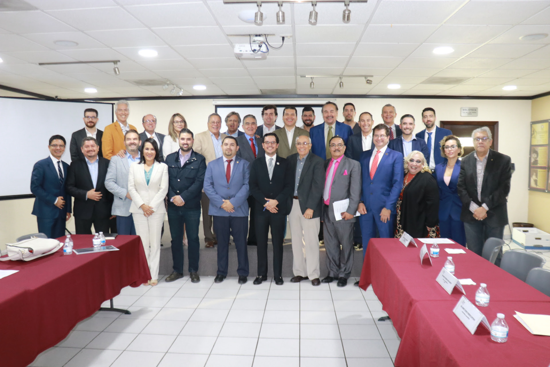 Se reúne Dip. Fausto Gallardo con integrantes del Colegio de Cirujanos Plásticos de B. C.