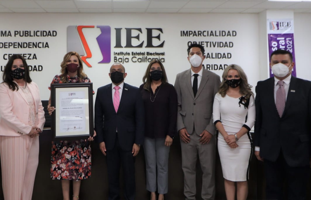 ENTREGA IEEBC CONSTANCIA A MARINA DEL PILAR COMO GOBERNADORA ELECTA DE B.C.