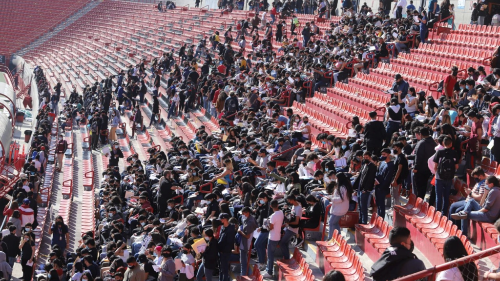 estadio-caliente-es-sede-de-vacunacion-para-menores