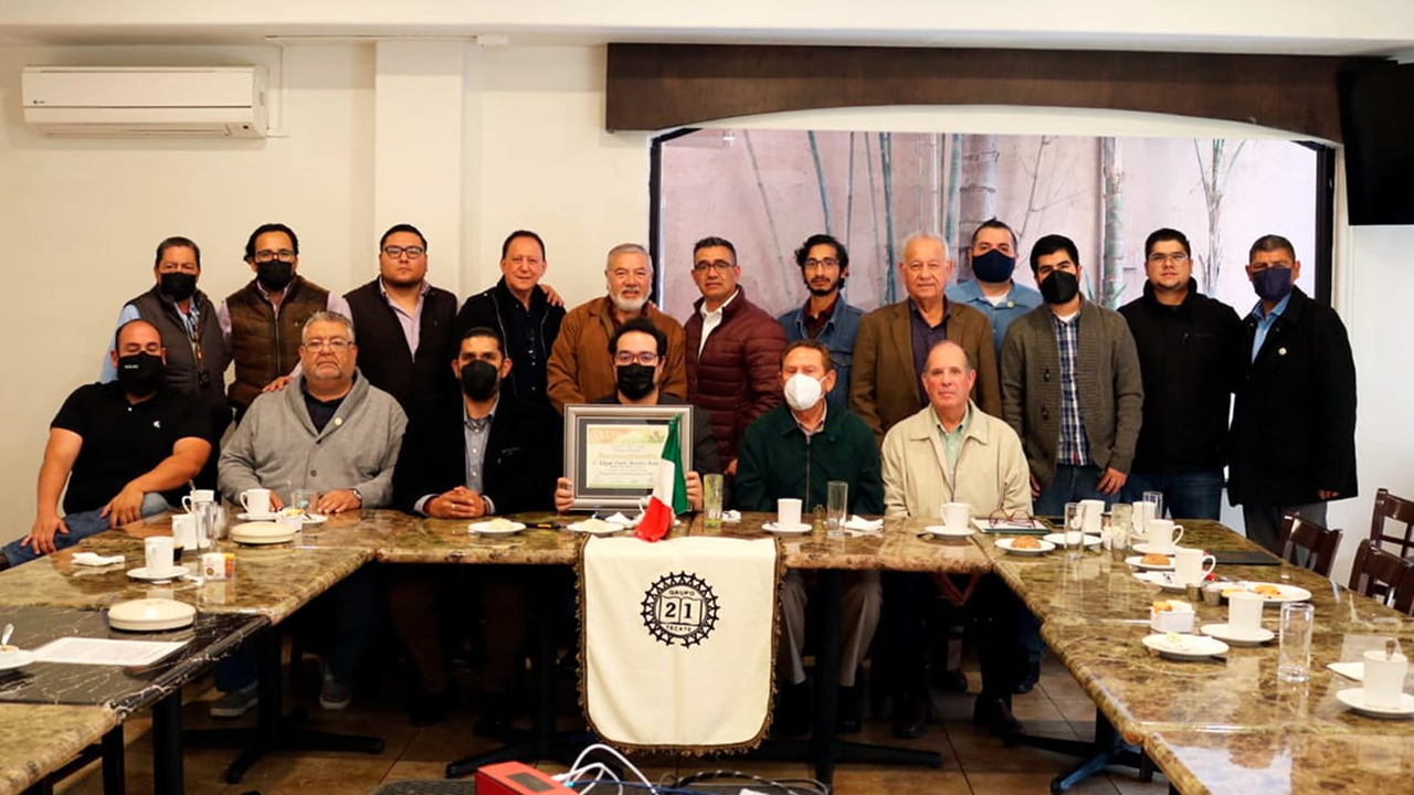 Darío Benítez comparte resultados y visión de gobierno ante Grupo 21