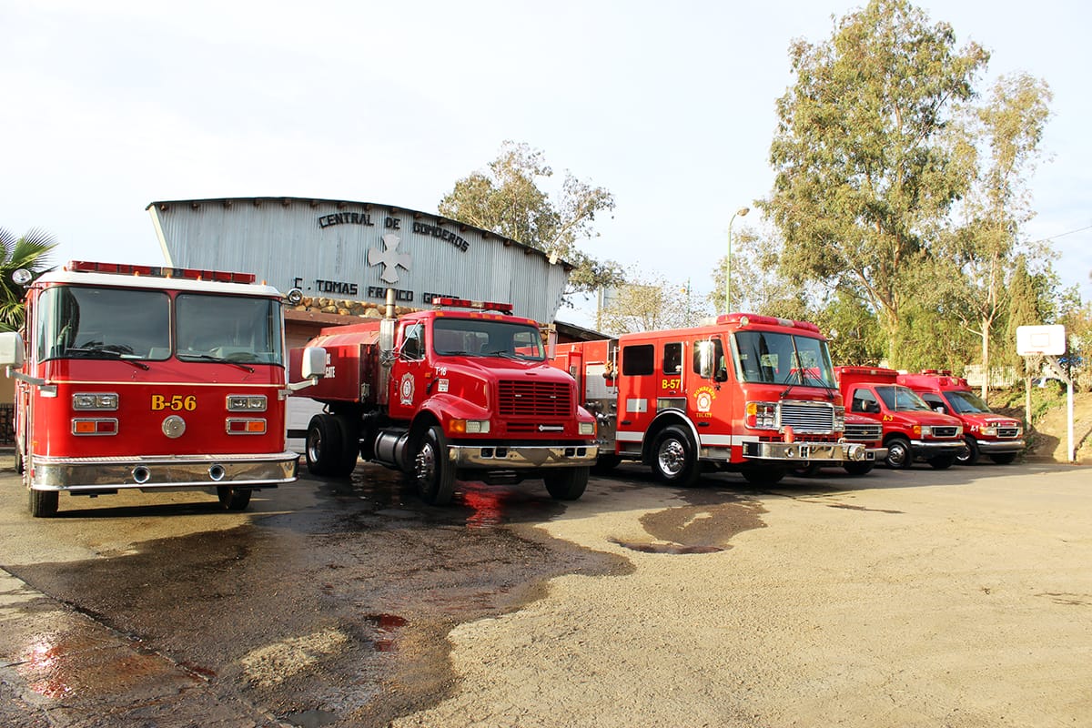 Dona Club Rotario de Tecate dos unidades de bomberos