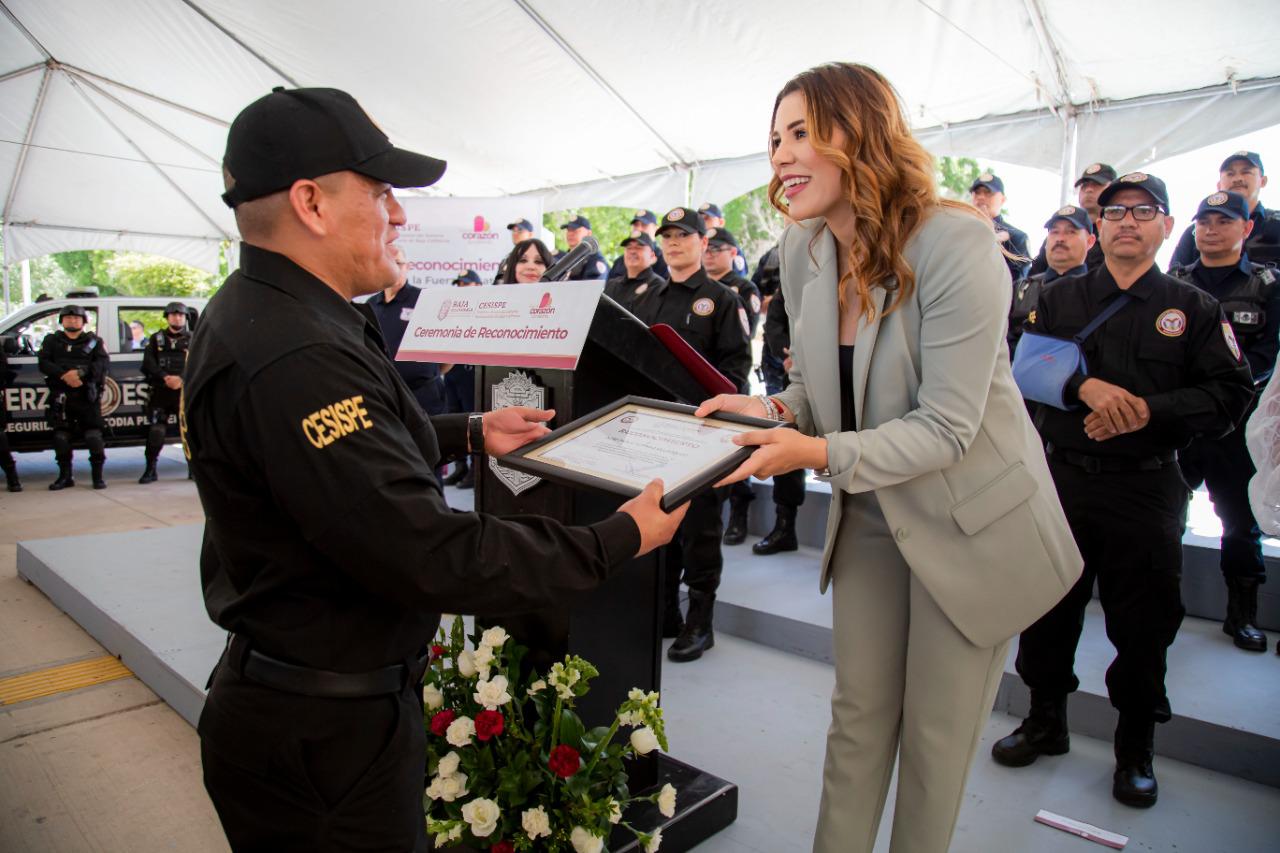 Reconoce gobernadora a custodios de penitenciarías de Baja California